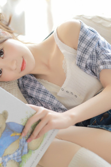 紧身牛仔裤美女